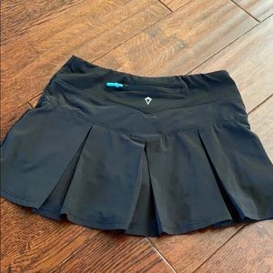 LULUEMON - IVIVVA KIDS (GIRLS) SKORT! SIZE 10!